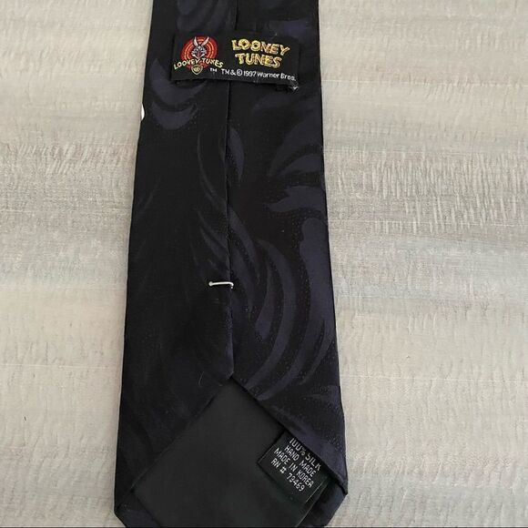 Vintage Looney Tunes 1997 Warner Bros. Silk Tie Bugs Bunny Daffy Duck Tasmanian - Picture 4 of 4